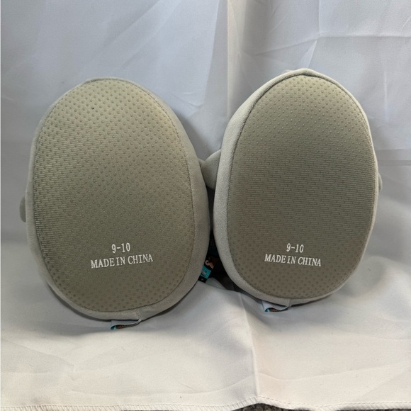 NWT Squishmallows Gray Shark Plush Slippers Size 9-10 Toddler - Picture 2 of 6